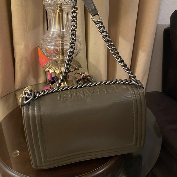 Authentic Chanel, please check all picture of condition - Picture 4 of 17